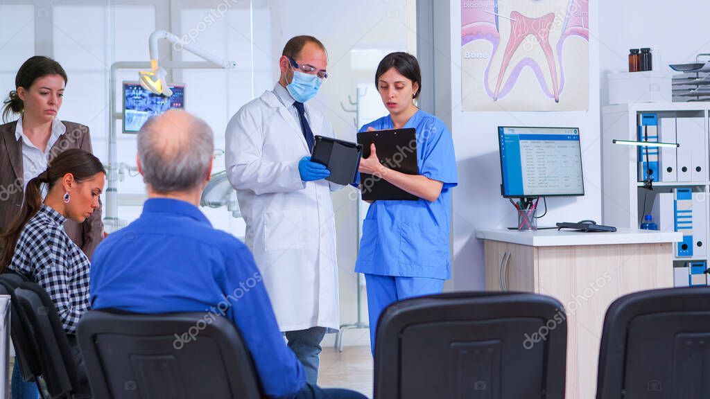 Recepción moderna de clínica dental